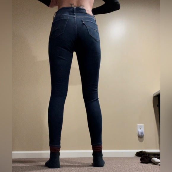 Levis high rise skinny soze 26 dark wash - Picture 1 of 5